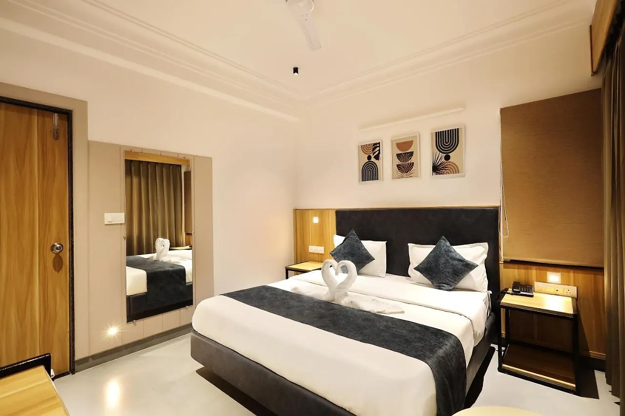 Hotel Sparkle Inn Just 400 Meters From Udaipur Railway Station