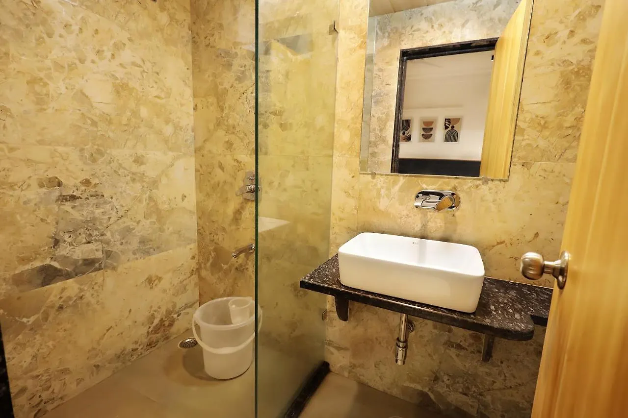 Hotel Sparkle Inn Just 400 Meters From Udaipur Railway Station