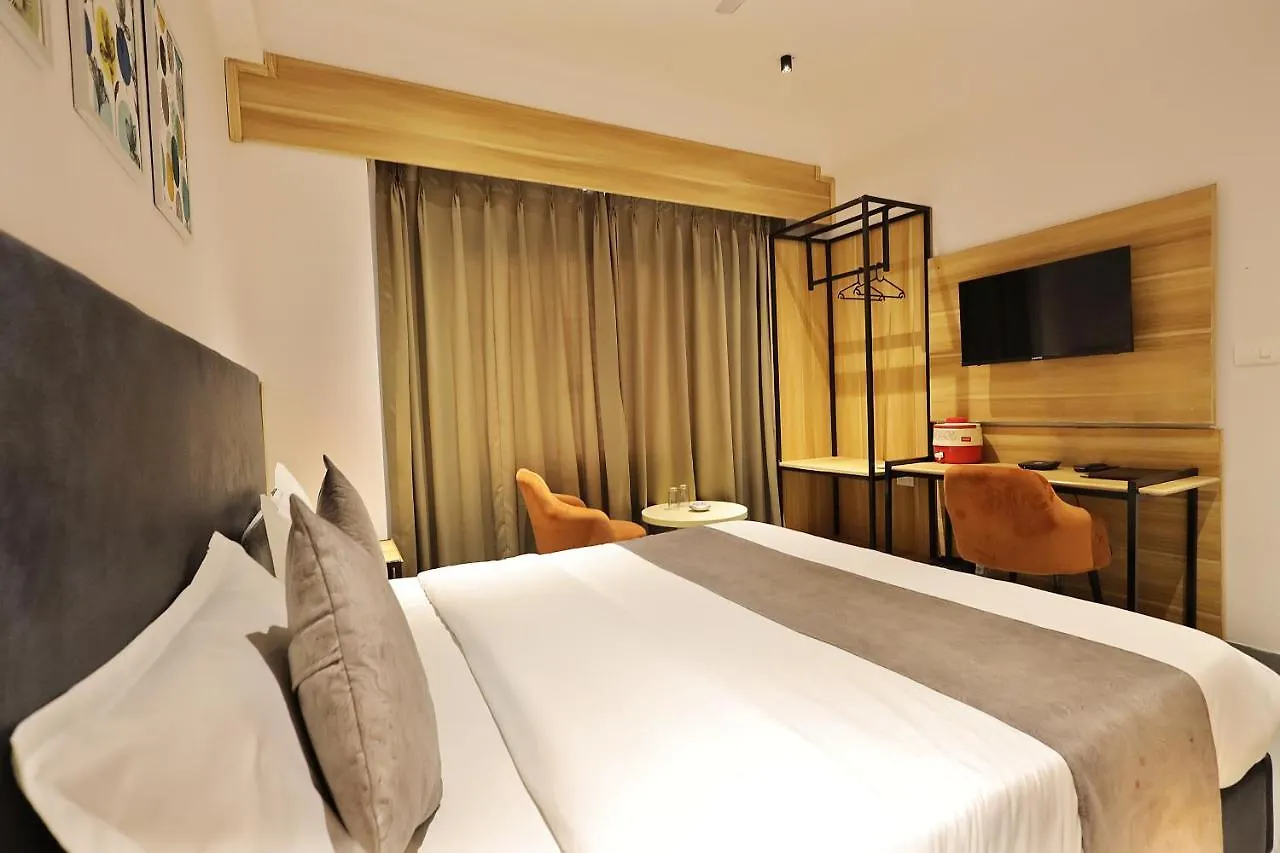 Hotel Sparkle Inn Just 400 Meters From Udaipur Railway Station India