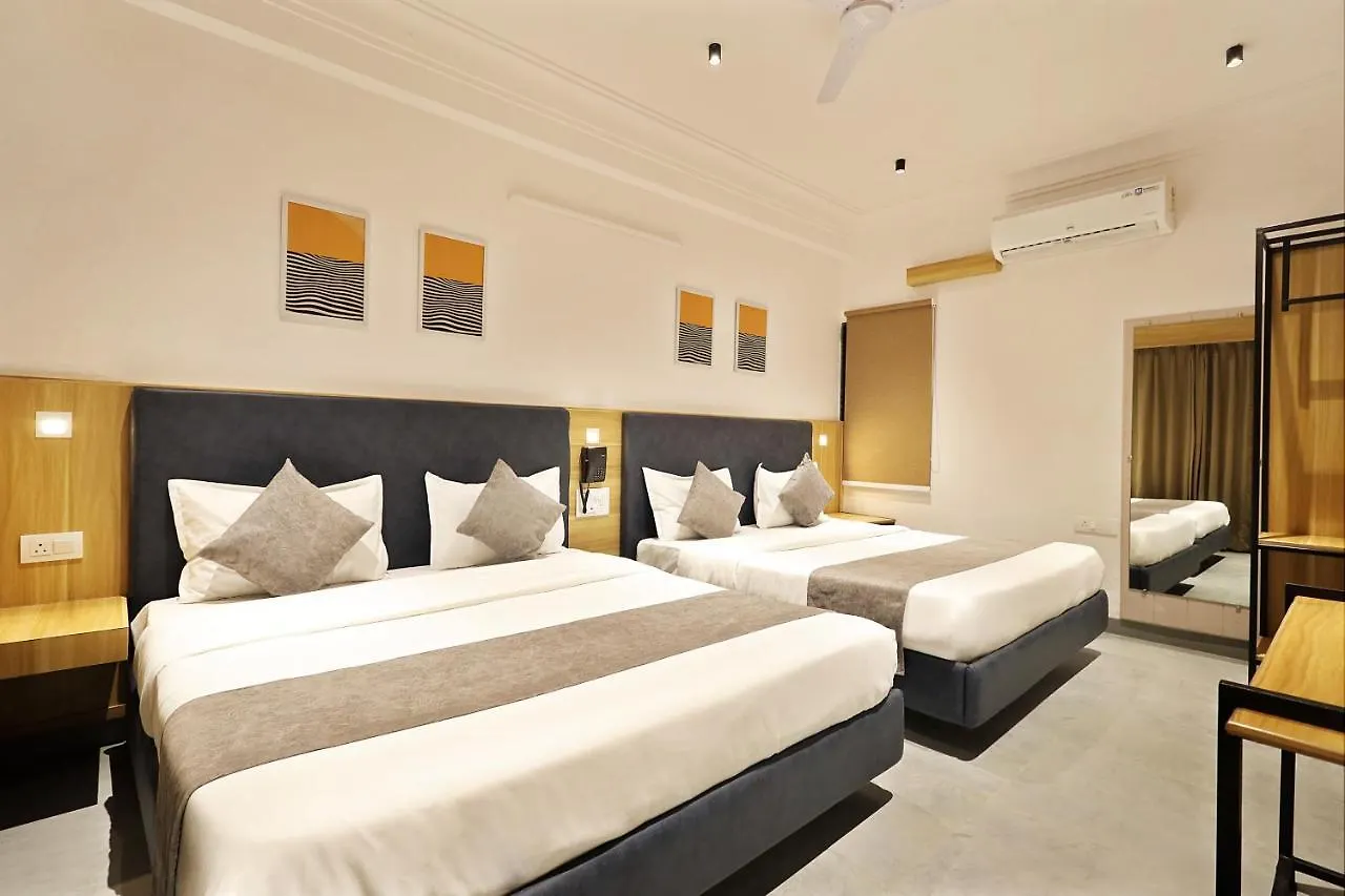 Hotel Sparkle Inn Just 400 Meters From Udaipur Railway Station 3*,  India