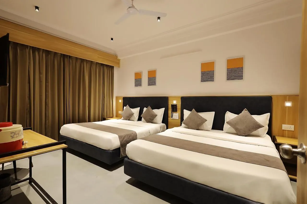 Hotel Sparkle Inn Just 400 Meters From Udaipur Railway Station