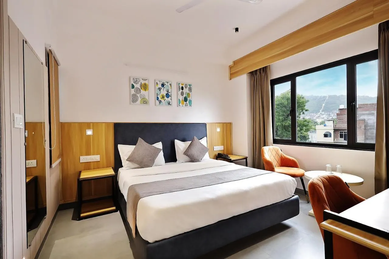 Hotel Sparkle Inn Just 400 Meters From Udaipur Railway Station